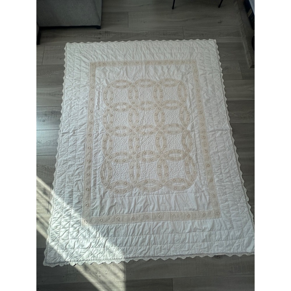 Vintage Cream Wedding Ring Quilted Bedspread Crochet Lace Scalloped Trim 65x81